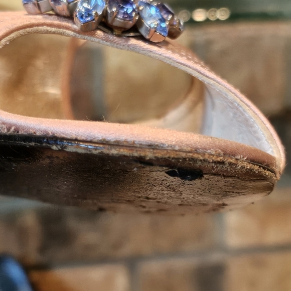 Stuart Weitzman 'Goodlife' Satin Peep Toe Pink Blush Rhinestone Heels Sz 7.5 - Picture 8 of 9